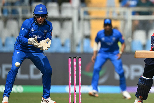 १० ओभर: नेपालको स्कोर ६७/३, इनिङ्स उकास्दै आरिफ र दीपेन्द्र