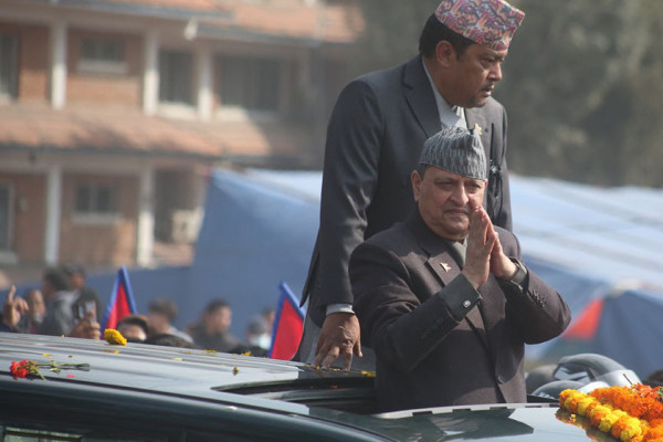 काठमाडौं आइपुगे ज्ञानेन्द्र शाह, नारासहित समर्थकले गरे स्वागत (फोटोफिचर)