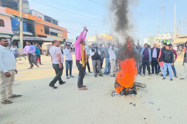 व्यापारीले गरे अनिश्चितकालीन गौर बजार बन्द