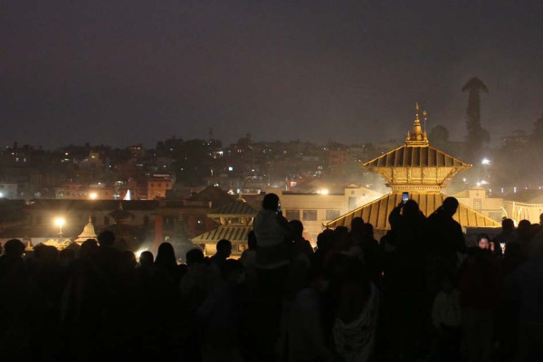 महाशिवरात्रिको पूर्वसन्ध्या: पशुपतिमा रौनक, मन्दिर झकिझकाउ