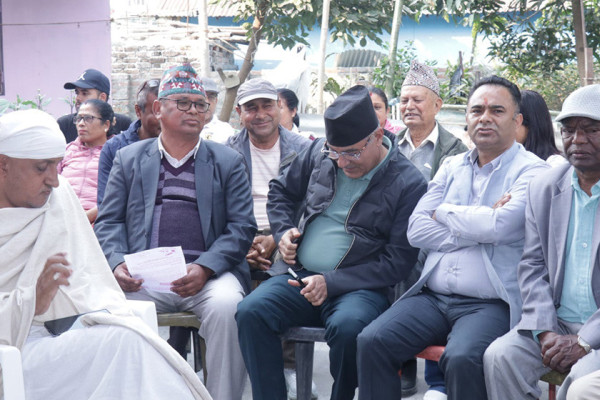 धमाधम प्रतिबद्धतापत्र सार्वजनिक गर्दै उम्मेदवार