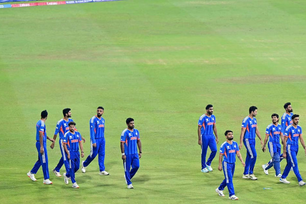 भारतको विस्फोटक ब्याटिङ, ६ ओभरमा ५२ रन