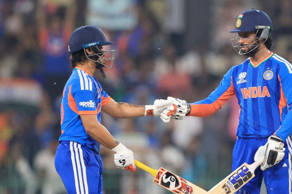 भारतको विस्फोटक ब्याटिङ, ६ ओभरमा ५२ रन