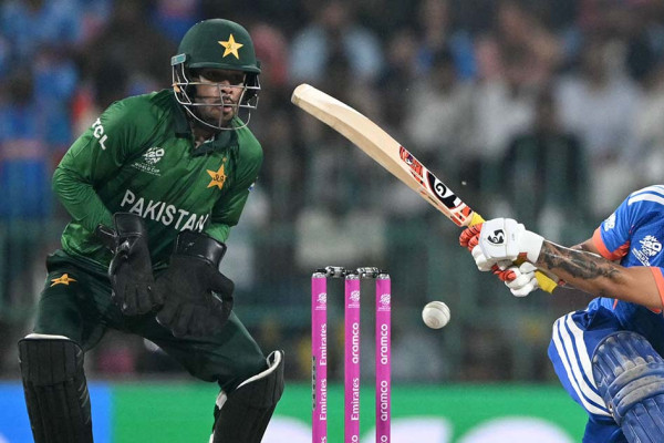 विस्फोटक पारी खेलेका इशान किशन ७७ रनमा आउट