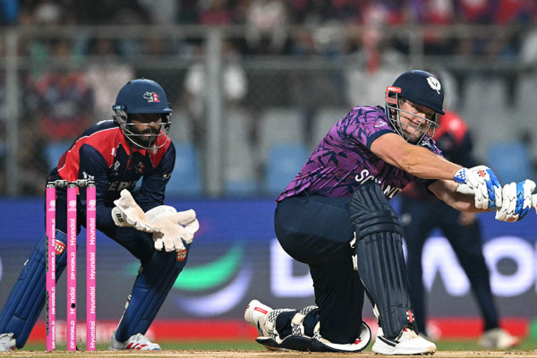 स्कटल्यान्डको आक्रामक ब्याटिङ, पावर प्लेमा बनायो विना क्षति ५२ रन