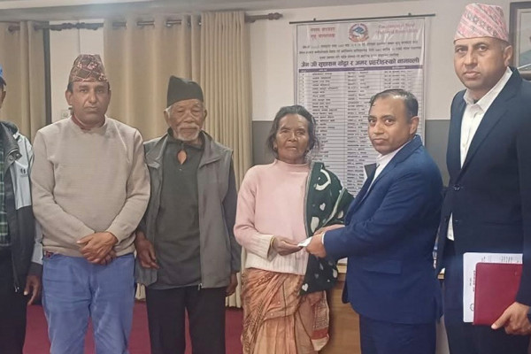 ७२ वर्षमा भुजेललाई नागरिकता