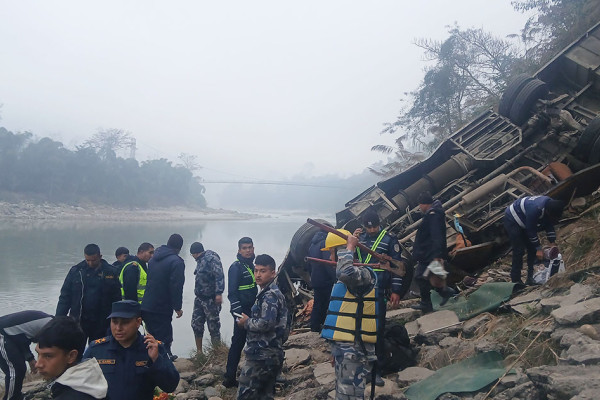 धादिङ दुर्घटनाका घाइतेको अवस्थाबारे गृहमन्त्रीले लिए जानकारी