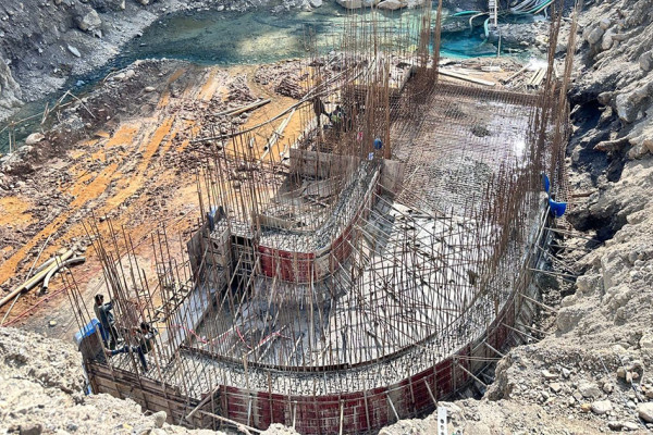 पिठ्यूँमा पोल बोकेर गाउँ उज्यालो बनाउने अपिहिमालको सपना