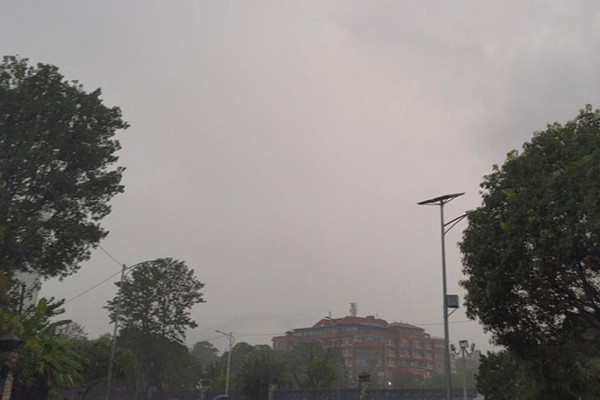 पश्चिमी न्यूनचापीय रेखाको प्रभावः आज हल्का वर्षाको सम्भावना