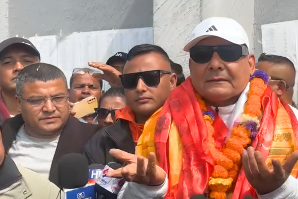 हिरासतबाट छुट्नासाथ दुर्गा प्रसाईं भन्छन्- भोट हाल्न नजानुस्