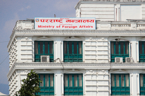 मध्यपूर्वमा रहेका नेपालीको राहत र उद्दारमा सबै प्रकारको उपाय अपनाइन्छ : सरकार