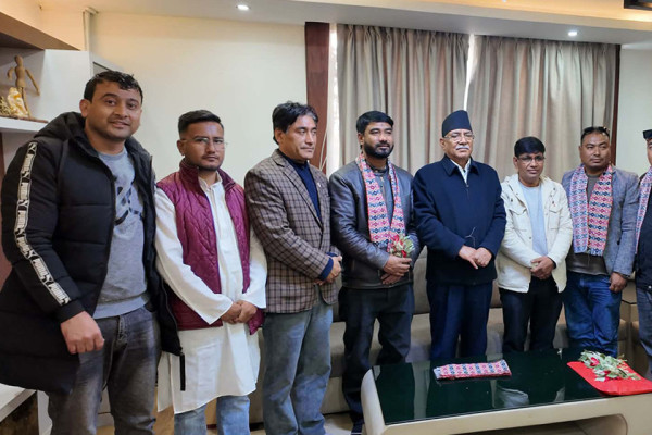 भक्तपुर क्षेत्र नं. २ का एमाले नेताकार्यकर्ता नेपाली कम्युनिष्ट पार्टीमा प्रवेश