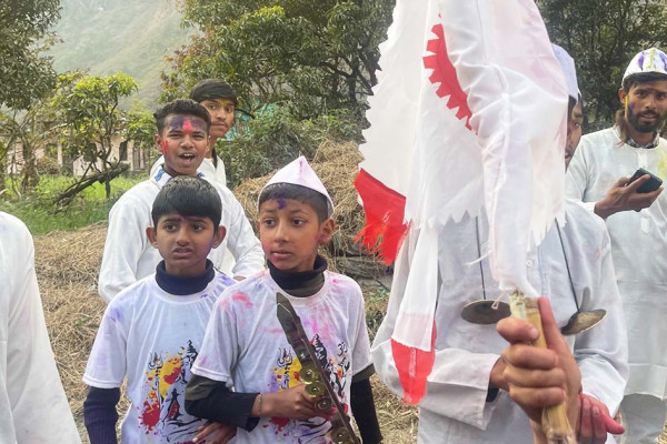 सुदूरपश्चिममा होलीः अनुहारमा रङ, मनमा अपनत्व र विपतमा सहारा