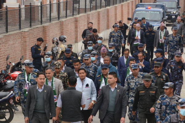 ‘फिल्ड’ मा गृहमन्त्री अर्याल, तार्केश्वर पुगेर भने- ढुक्क भएर मतदान गर्नुस्