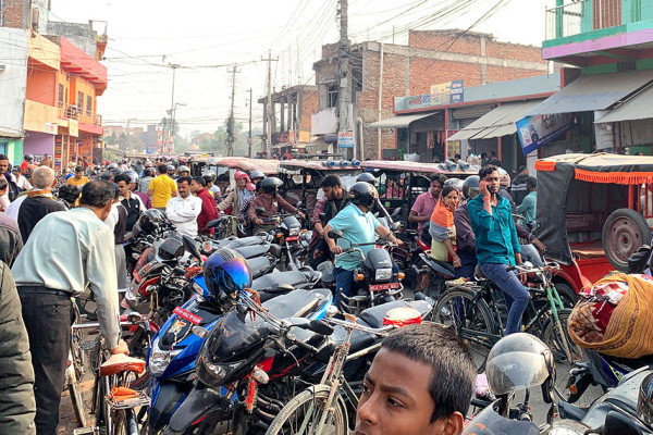 जनकपुरमा आज होलीको उल्लास, मासु पसलमा थामिनसक्नु भीड