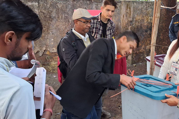 प्रतिनिधिसभा सदस्य निर्वाचन : मतदान सुरु