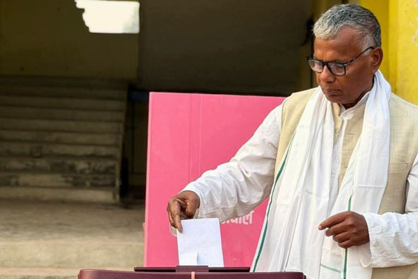 नेकपा उम्मेदवार मातृकाप्रसाद यादवले गरे मतदान