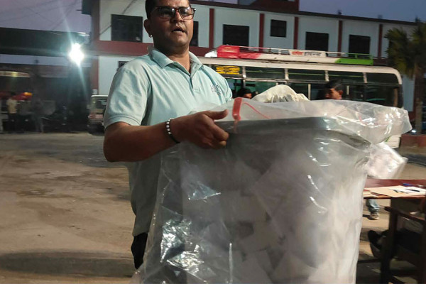 कपिलवस्तुका ४ सय ९१ मतदान केन्द्रबाट मतपेटिका संकलन गरिदै