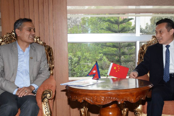 गृहमन्त्री र नेपालका लागि चिनियाँ राजदूत चाङ बीच भेट