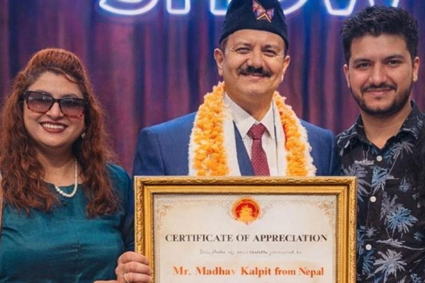 क्षितिज नाट्य प्रतिष्ठानका अध्यक्ष कल्पितलाई भियनामले गर्‍यो सम्मान