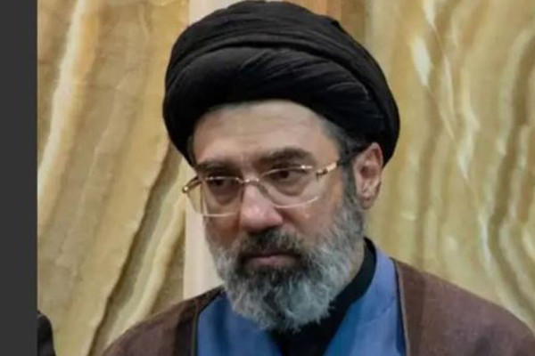 हर्मुज स्ट्रेटलाई निशाना बनाइरहन्छौं : सर्वोच्च नेता खामेनी