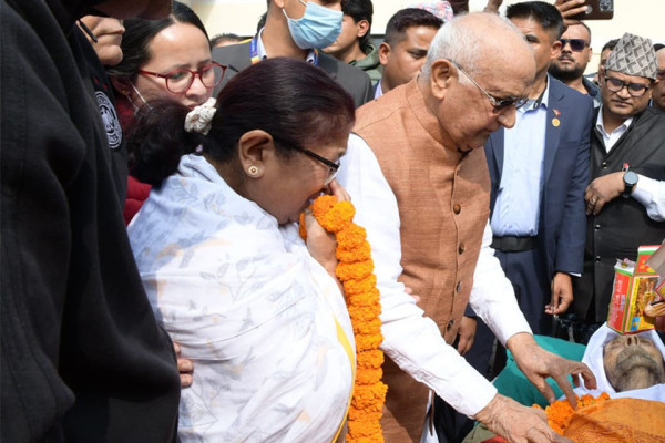 अस्पतालमा भावुक ओली-राधिका, पिताप्रति श्रद्धाञ्जली (तस्बिरहरू)