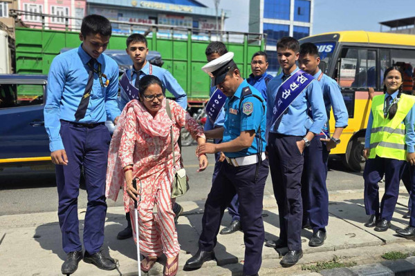 किताबमा पढेको ट्राफिक नियम सडकमा अभ्यास