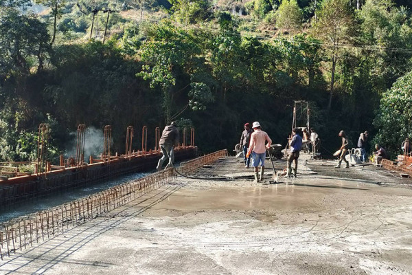 भुरुङ्दी खोलामा पुल निर्माणको अन्तिम चरणमा