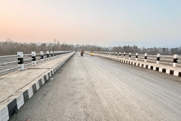 आठ वर्षमा बन्यो पुल, हट्यो सास्ती