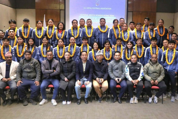 साफ फुटसल खेल्ने नेपाली पुरुष र महिला टोलीलाई बिदाई