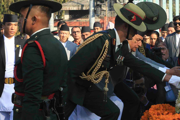 राष्ट्रपतिद्वारा राष्ट्र निर्माताको सालिकमा पुष्पहार अर्पण (फोटोफिचर)