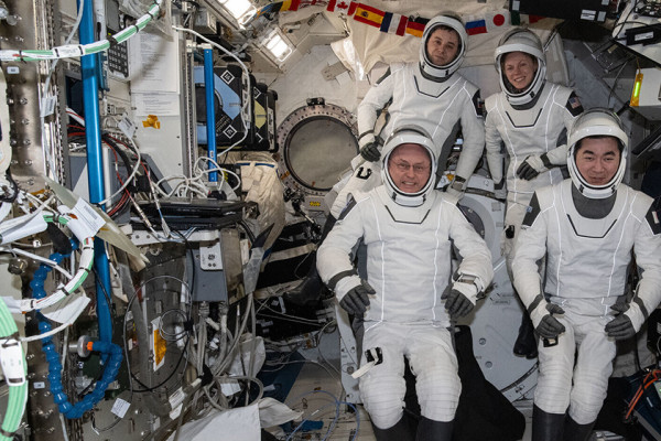 नासाको पहिलो मेडिकल निकासीमा चार अन्तरिक्ष यात्री पृथ्वी फर्कँदै