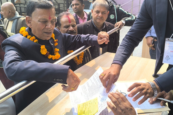 धनुषा-२ मा नेकपाका रामचन्द्र झाले गराए उम्मेदवारी दर्ता