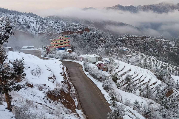 हिमपातसहित हिउँदे वर्षा भएपछि ‘बाली जोगियो’ भन्दै किसान खुसी