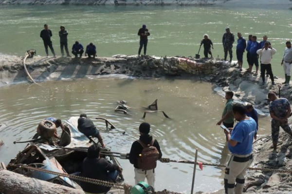 १४ दिनसम्म पनि निकाल्न सकिएन बस