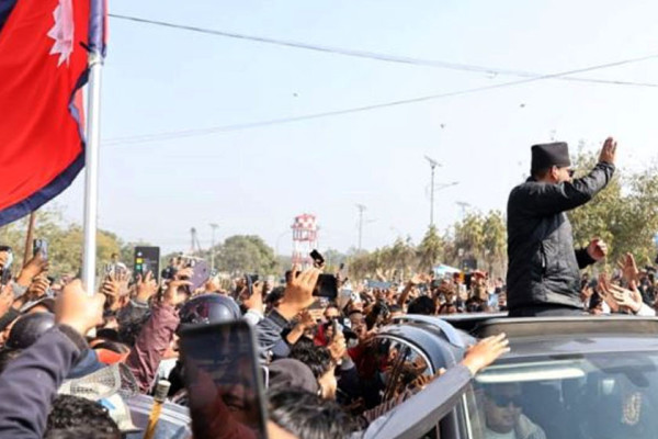 सडकमा बालेन क्रेज: नेपालगन्जमा बालेन हेर्न कार्यकर्ता र समर्थकको भिड