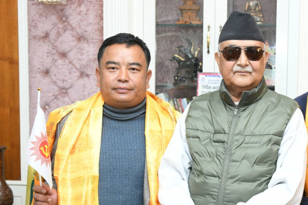 तत्कालीन माओवादी केन्द्र काठमाडौं महानगर कमिटी अध्यक्ष एमाले&nbsp;प्रवेश