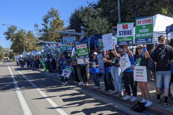 अमेरिकामा ३१ हजार स्वास्थ्यकर्मीको अनिश्चितकालीन हडताल