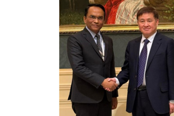 नेपाल र चीनका गभर्नरबीच भेटवार्ता, सहकार्यका विषयमा छलफल