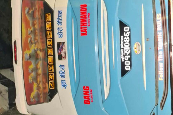 मुग्लिन–नारायणगढ सडकखण्डमा बस पल्टियो, ३८ जना घाइते (नामसहित)