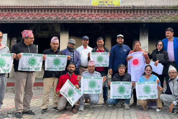 ओलीको निर्वाचन क्षेत्र झापा-५ को दमकमा सबै वडामा एमालेका निर्वाचन परिचालन कमिटी कार्यालय