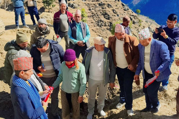 लुइँयाटा हुँदै रकु जोड्ने सडक शिलान्यास