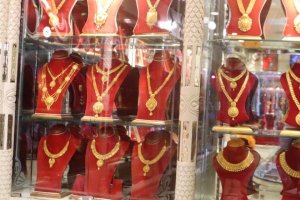 रेकर्ड स्तरमा पुगेर ५२ हजार ४०० ले घट्यो सुन