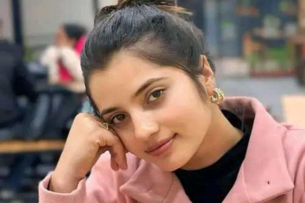 एमालेको गीतमा नाचेपछि विवादमा स्मारिका, माफी माग्दै भनिन् : पछुतो लाग्यो