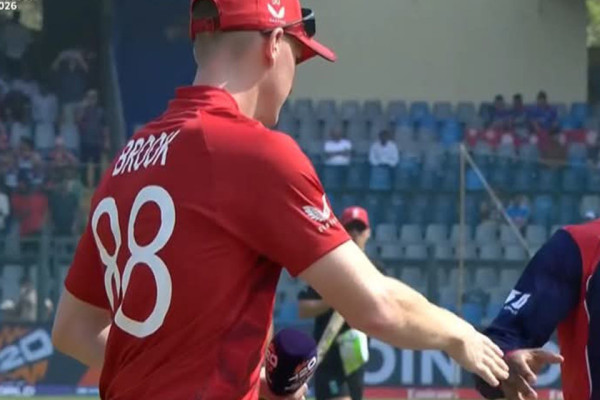 टि-२० विश्वकप : नेपालविरुद्ध टस जितेर ब्याटिङ गर्दै इङ्ग्ल्यान्ड