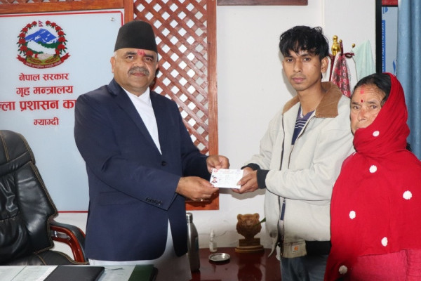 ११ वर्षको पर्खाइपछि आमाको नामबाट नागरिकता पाएका सुवास