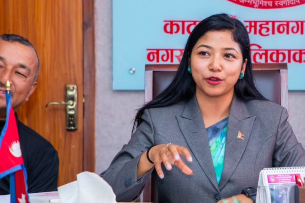 सामुदायिक विद्यालयमा साना डाक्टर कार्यक्रम सञ्चालन गर्दै काठमाडौं महानगर