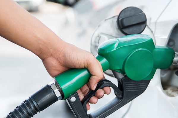 ६ अर्ब जोगाउने नयाँ अस्त्र : पेट्रोलमा इथानोल मिसाउने सरकारको तयारी