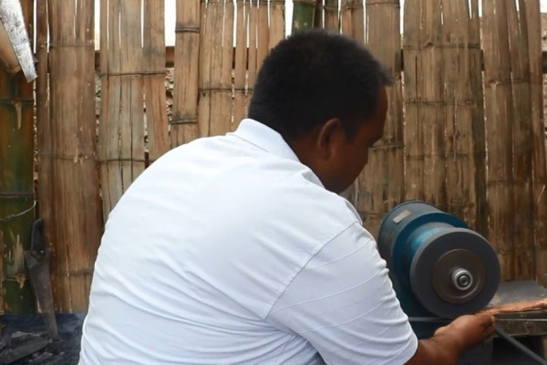 सिरुपाते खुकुरी बनाउने पुख्र्यौली पेसामा जुट्दै युवा