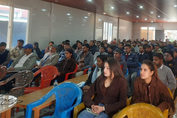 मतदान अधिकृत र सहायक मतदान अधिकृतको तालिम सुरु